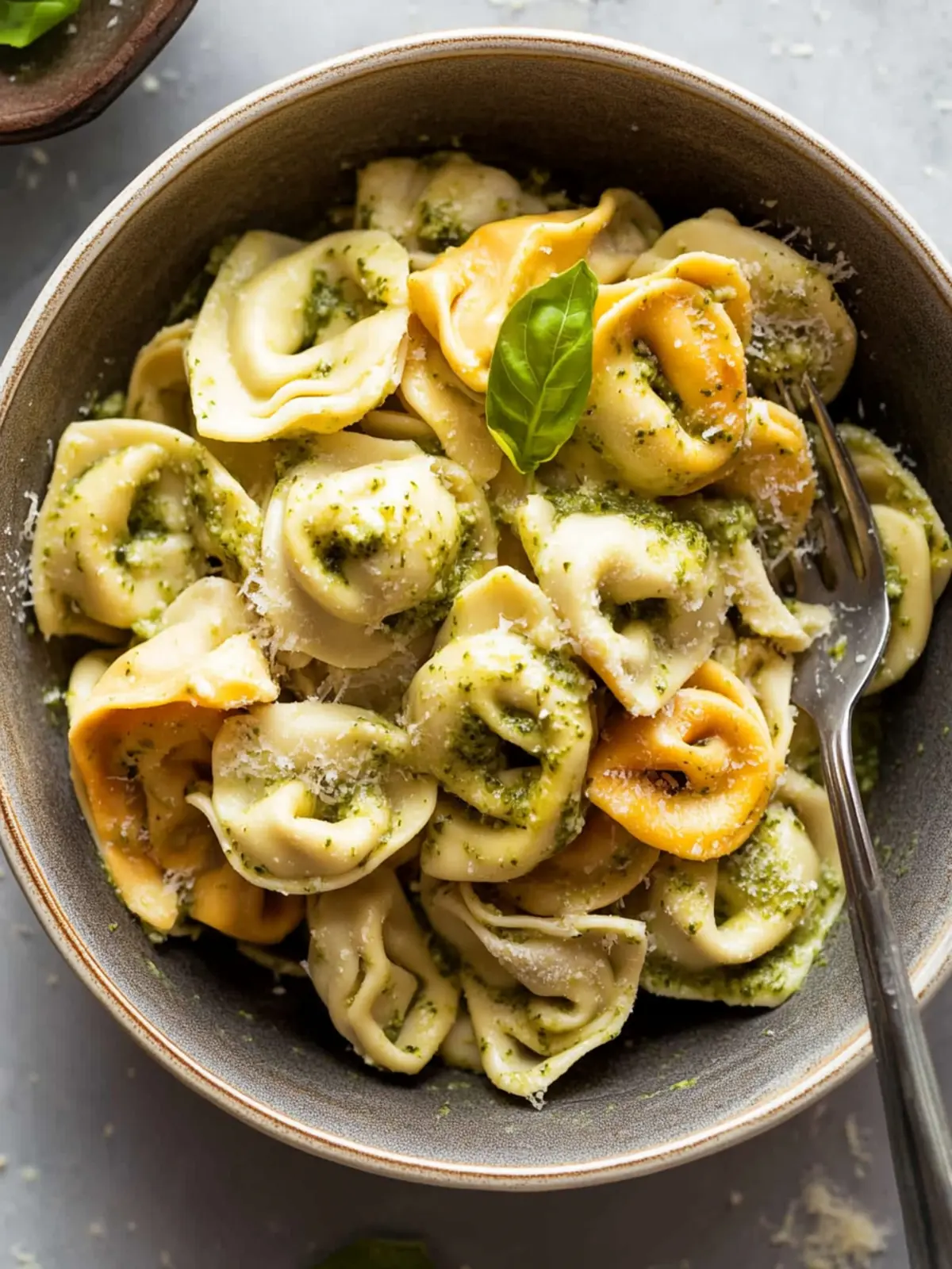 Creamy Pesto Chicken Tortellini for Quick Weeknight Comfort 3 Pesto Chicken Tortellini